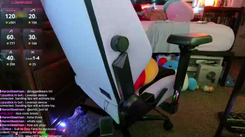 Snapshot of aaronskeetman chatting on April 2026 01:49:02 AM Aaron Skeetman online show from April 2026 01:49:02 AM