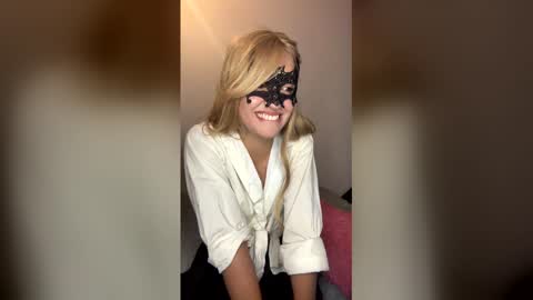 Luna Maria online show from April 2026 04:23:02 AM