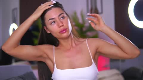 Snapshot of abbela_white chatting on April 2026 07:00:01 AM Alexa online show from April 2026 07:00:01 AM