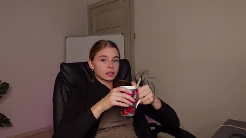 Snapshot of abby_laker chatting on December 2024 09:02:01 PM ABBY LAKER online show from December 2024 09:02:01 PM