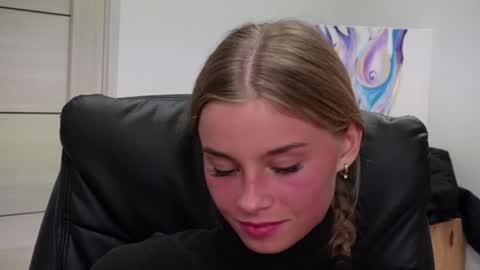 Snapshot of abby_laker chatting on December 2024 09:20:02 PM ABBY LAKER online show from December 2024 09:20:02 PM