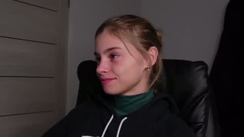 Snapshot of abby_laker chatting on December 2024 04:47:02 PM ABBY LAKER online show from December 2024 04:47:02 PM