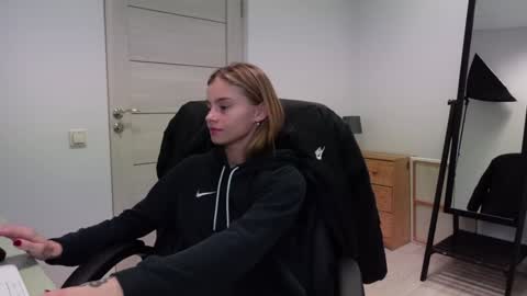 Snapshot of abby_laker chatting on January 2025 05:18:02 PM ABBY LAKER online show from January 2025 05:18:02 PM