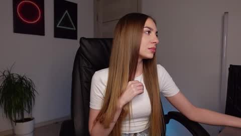 Snapshot of abby_laker chatting on February 2025 03:15:02 PM ABBY LAKER online show from February 2025 03:15:02 PM