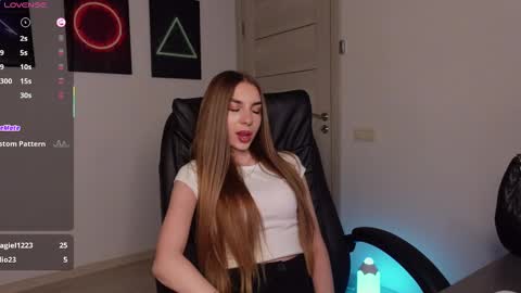 Snapshot of abby_laker chatting on March 2025 04:09:02 PM ABBY LAKER online show from March 2025 04:09:02 PM