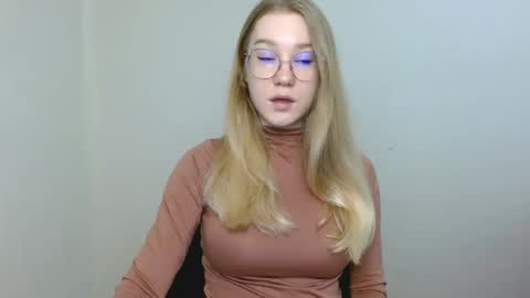 Abby Lovense is active online show from April 2026 10:10:01 AM