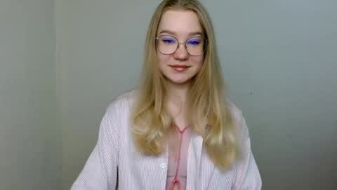 Abby Lovense is active online show from April 2026 10:20:02 AM