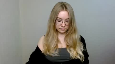 Abby Lovense is active online show from May 2026 12:21:01 PM
