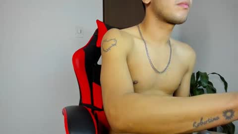 Independence model AbelAsburgo online show from April 2026 06:36:01 AM