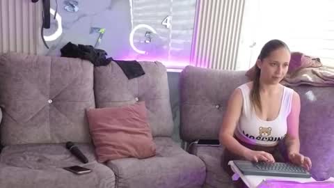 abella_as_ online show from February 2026 04:06:01 PM