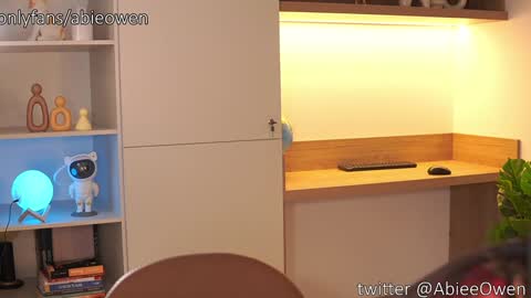 abie_owen online show from November 2025 11:03:01 PM