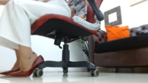 Snapshot of abril_beltran_ chatting on October 2025 08:39:01 PM Abril Beltran online show from October 2025 08:39:01 PM