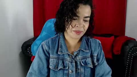 Abril Beltran online show from November 2025 11:43:02 AM