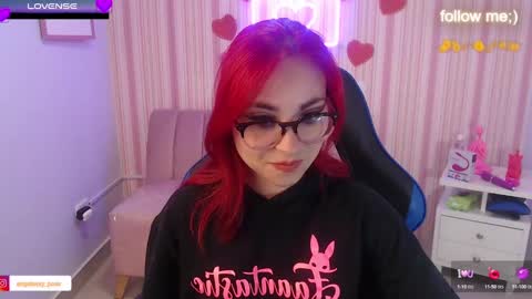 abril_ch_ online show from March 2025 10:56:02 AM