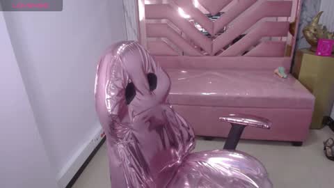 abril_ch_ online show from February 2026 12:35:02 PM