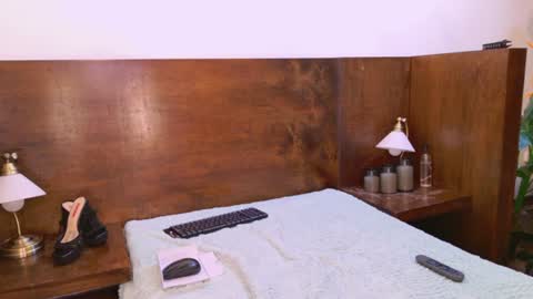 abril_collinz online show from July 2026 01:15:02 PM
