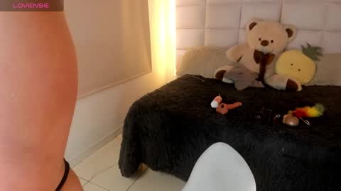 Snapshot of abril_dash chatting on February 2025 08:49:01 PM Abril online show from February 2025 08:49:01 PM