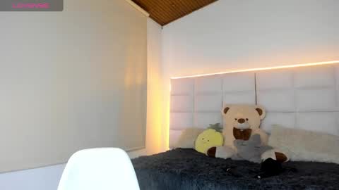 Snapshot of abril_dash chatting on February 2025 07:38:01 PM Abril online show from February 2025 07:38:01 PM