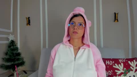 Snapshot of abril_jones10 chatting on December 2025 04:32:01 AM Abril jones online show from December 2025 04:32:01 AM