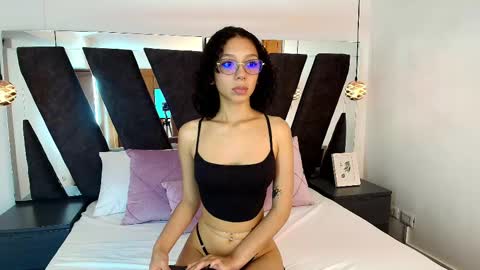 Snapshot of abril_lee__ chatting on January 2025 07:53:02 PM Abril online show from January 2025 07:53:02 PM