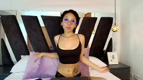 Snapshot of abril_lee__ chatting on February 2025 01:55:01 AM Abril online show from February 2025 01:55:01 AM