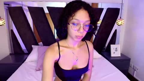 Snapshot of abril_lee__ chatting on February 2025 11:34:01 PM Abril online show from February 2025 11:34:01 PM