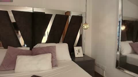 Snapshot of abril_lee__ chatting on October 2025 07:57:02 PM Abril online show from October 2025 07:57:02 PM