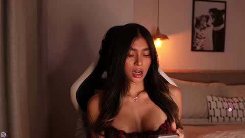 Snapshot of abril_w18 chatting on December 2025 10:50:01 PM My name is Alexa. Please say hello I like to chat with you. If you have requests please use tip online show from December 2025 10:50:01 PM