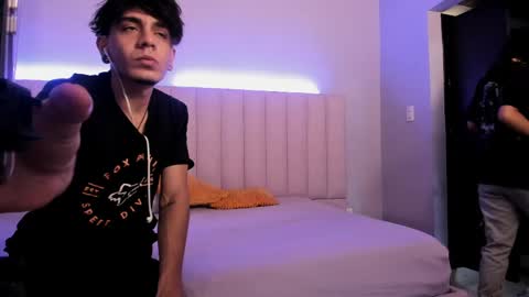 Abril and Julian online show from May 2026 11:59:01 AM