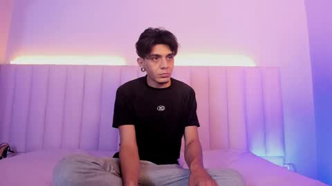 Abril and Julian online show from May 2026 02:45:01 PM