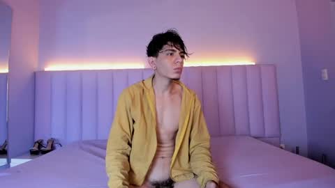 Abril and Julian online show from May 2026 12:12:01 PM