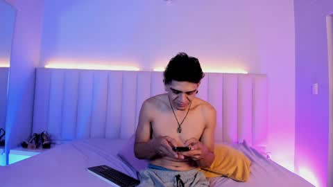 Abril and Julian online show from June 2026 11:56:02 AM
