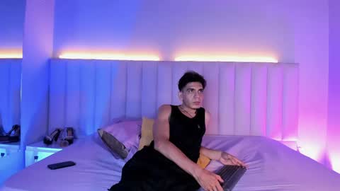Abril and Julian online show from June 2026 11:57:01 AM