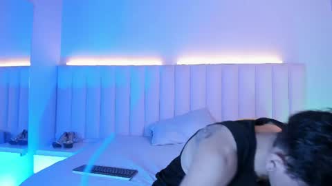 Abril and Julian online show from June 2026 12:06:02 PM