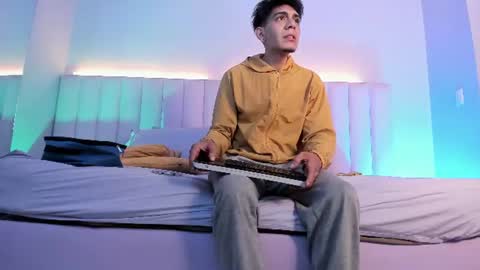 Abril and Julian online show from June 2026 11:42:02 AM