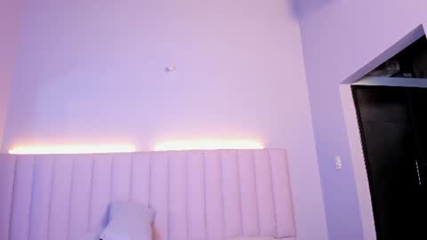 Abril and Julian online show from June 2026 12:07:02 PM