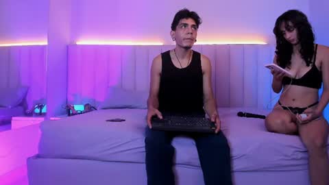 Abril and Julian online show from June 2026 12:15:01 PM