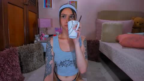 Snapshot of abrilrussell_ chatting on March 2026 04:51:02 AM Abril online show from March 2026 04:51:02 AM