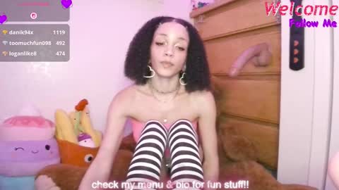 Snapshot of abruisedpeach chatting on November 2025 03:32:02 AM Peach online show from November 2025 03:32:02 AM