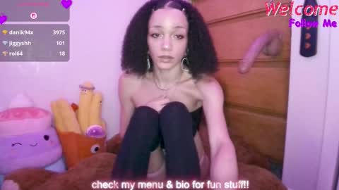 Snapshot of abruisedpeach chatting on December 2025 04:08:02 AM Peach online show from December 2025 04:08:02 AM