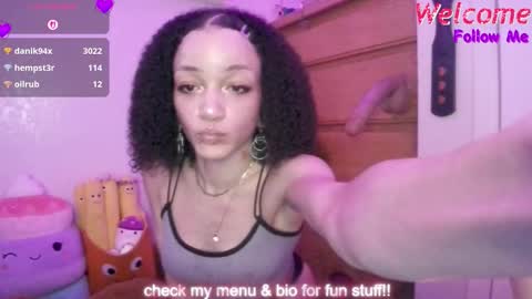 Snapshot of abruisedpeach chatting on January 2026 03:54:01 AM Peach online show from January 2026 03:54:01 AM