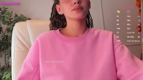 Snapshot of adalyn_glow chatting on October 2025 09:33:01 PM Adalyn online show from October 2025 09:33:01 PM