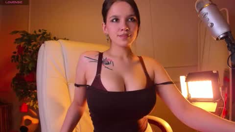 Snapshot of adalyn_glow chatting on February 2026 09:29:02 PM Adalyn online show from February 2026 09:29:02 PM