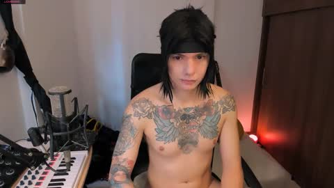 Snapshot of adam_rocket chatting on October 2025 01:34:01 PM Adam online show from October 2025 01:34:01 PM