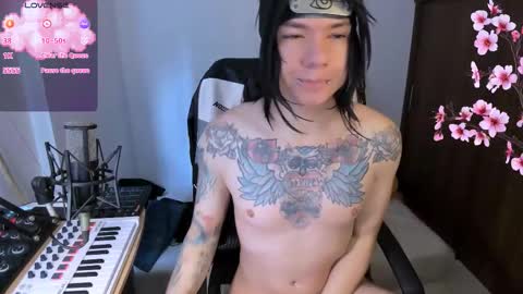 Snapshot of adam_rocket chatting on November 2025 01:40:01 PM Adam online show from November 2025 01:40:01 PM