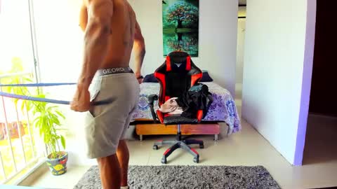 Adam Valencia online show from September 2025 04:32:02 PM