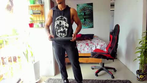 Adam Valencia online show from October 2025 07:40:01 PM