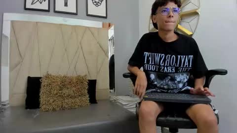 Adams Bobby online show from October 2025 12:19:02 PM