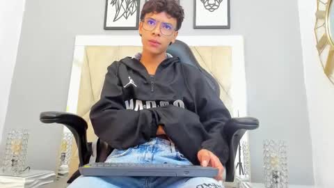 Adams Bobby online show from November 2025 10:58:02 AM