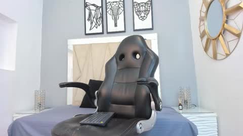 Adams Bobby online show from November 2025 11:21:02 AM